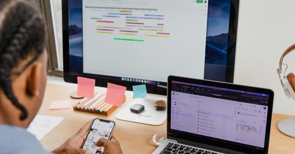 Pantalla de gestión remota Zebra DNA monitoreando flota de dispositivos en tiempo real